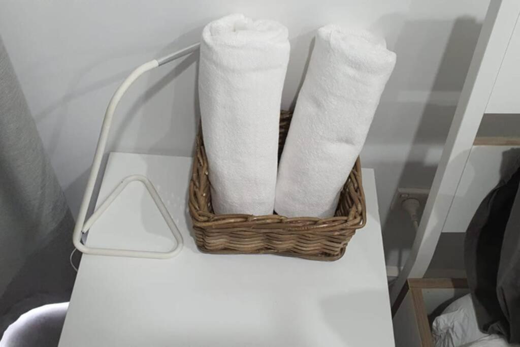 Dana-Spacious Private Room In Shared 2-Bedroom Apartment-1 キャンベラ エクステリア 写真