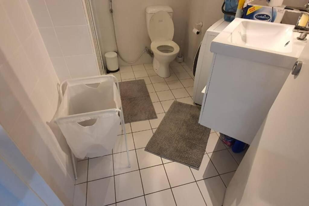 Dana-Spacious Private Room In Shared 2-Bedroom Apartment-1 キャンベラ エクステリア 写真